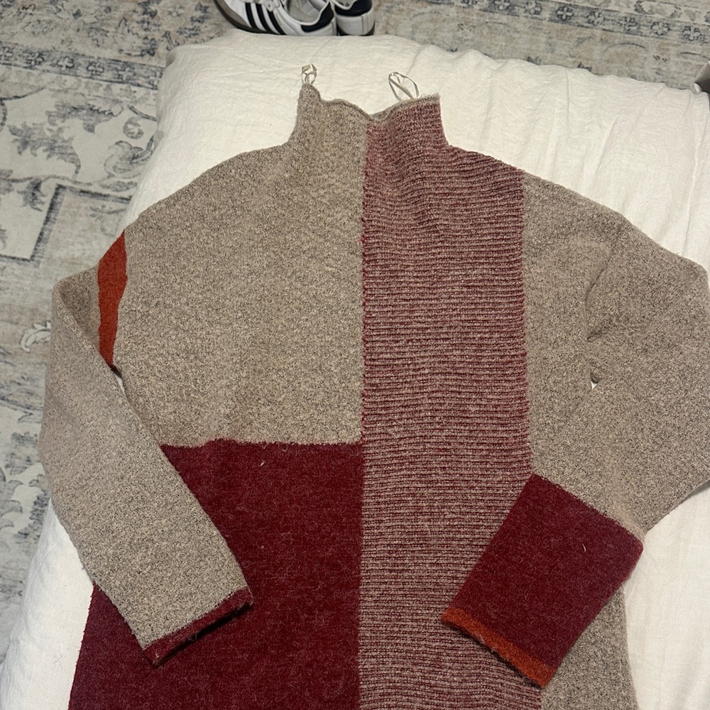 Cyrus Colorblock Sweater in Beige and Burgundy